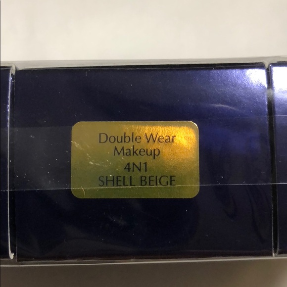 Estée Lauder Foundation 3 available - Picture 3 of 3